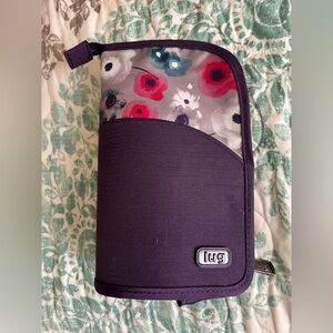 Lug makeup bag
